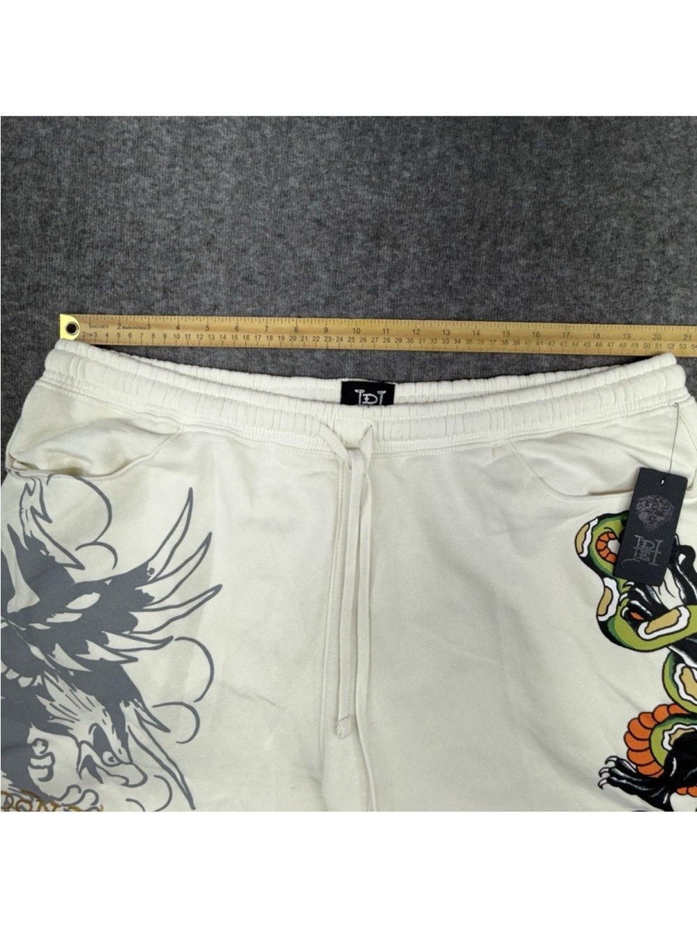 Ed Hardy Cream Graphic Men’s Shorts with Dragon and Eagle Prints - Picture 6 of 7